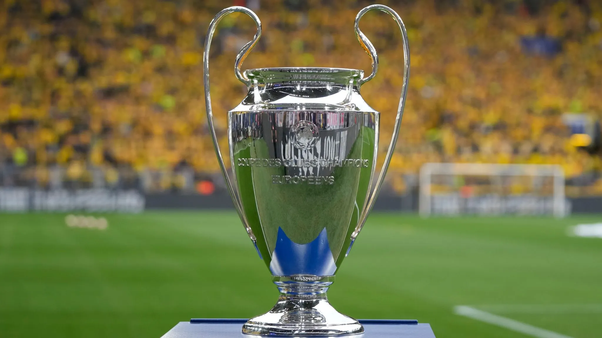 Paris Saint-Germain celebrates their victory in the UEFA Champions League final 2024/25, lifting the trophy at Munich Football Arena.