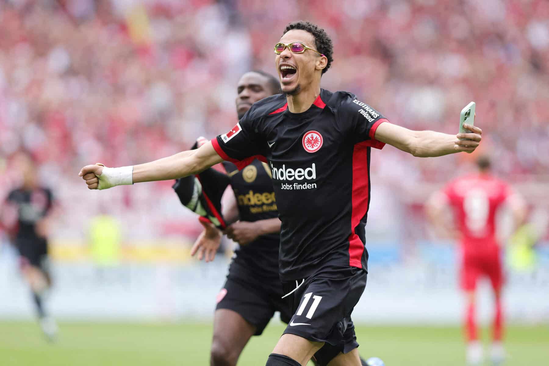 Liverpool Strikes Deal with Eintracht Frankfurt for Forward Ekitike