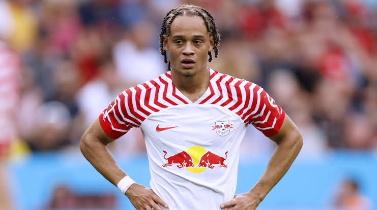 Transfer Showdown: Chelsea and Bayern Clash for Xavi Simons