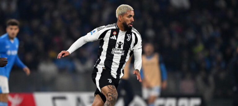 Manchester United Pursues Douglas Luiz Amid Ongoing Valuation Standoff