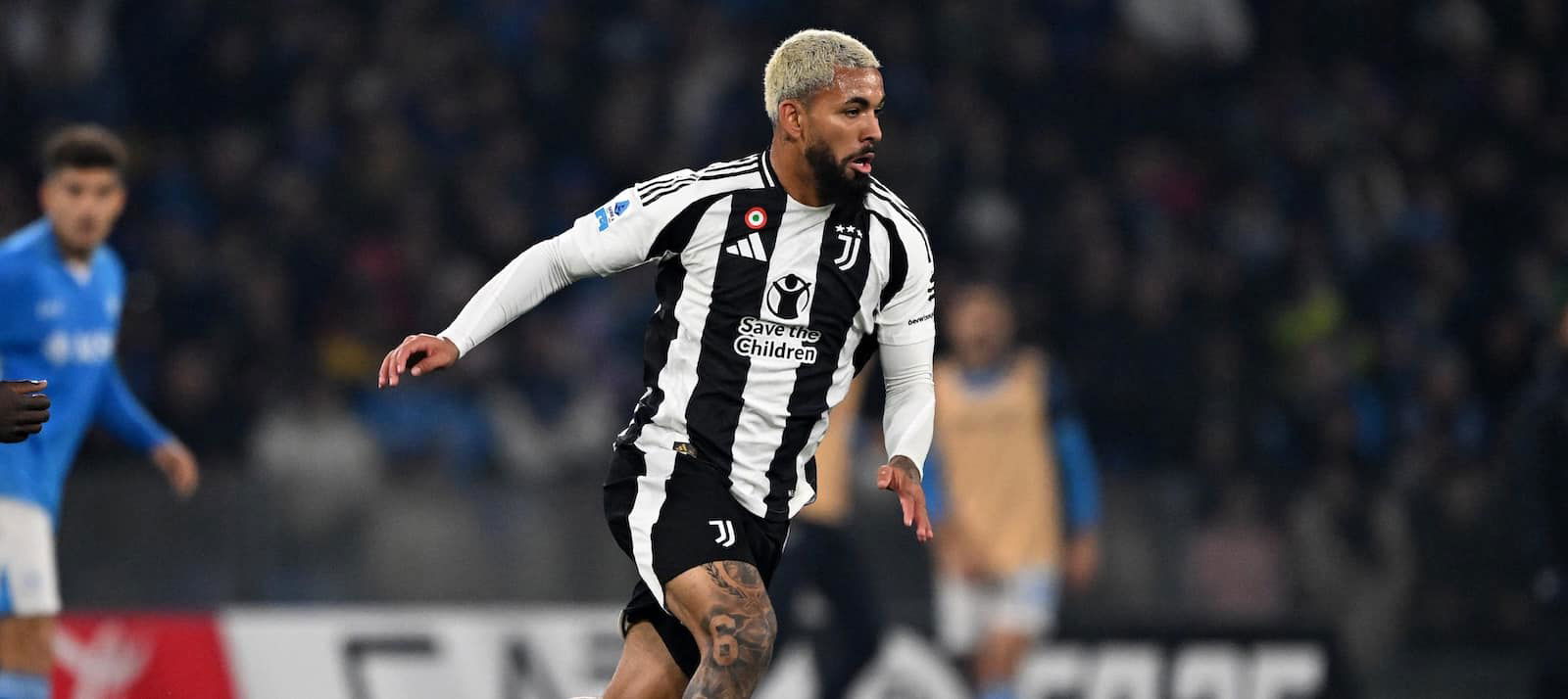 Manchester United Pursues Douglas Luiz Amid Ongoing Valuation Standoff