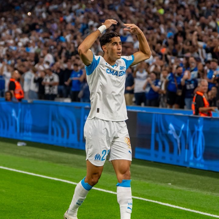 Aguerd's Stunning Goal Heals Old Wounds as Marseille Triumphs Over PSG in Le Classique