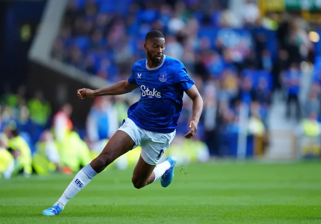 Beto's Spectacular Strike Ignites South Stand Euphoria!