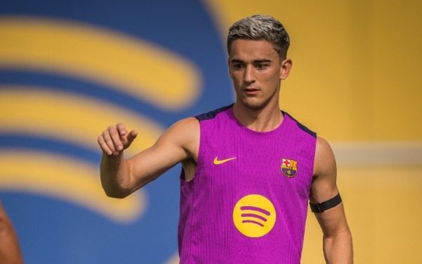 Gavi Honors Hansi Flick's Remarkable Return to the Game