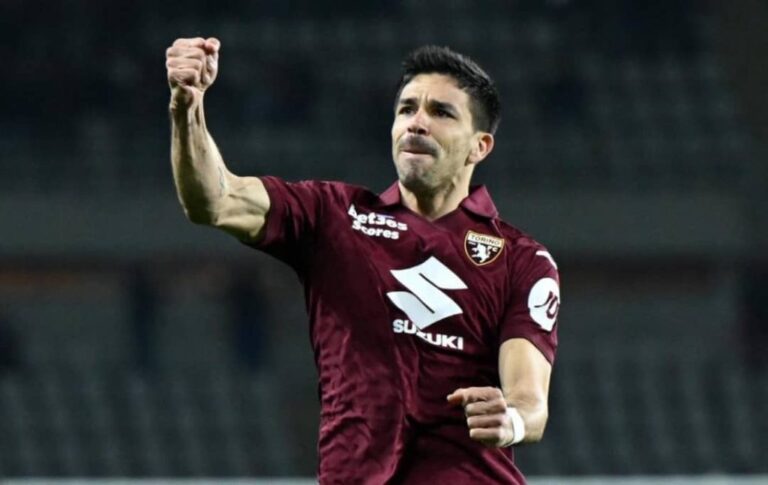 River Plate Pursues Simeone as Napoli Secures €44m Højlund Deal