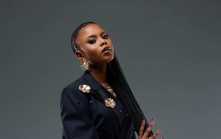 De Rose Achieves 2 Million Streams on Apple Music: A Celebration of Success