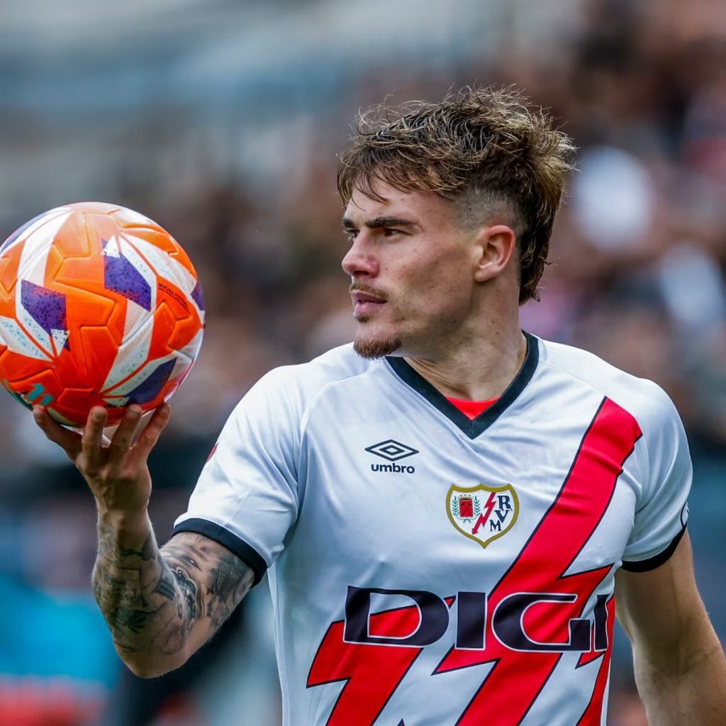 Chelsea Moves Closer to Signing Pep Chavarría as Rayo Vallecano Talks Progress
