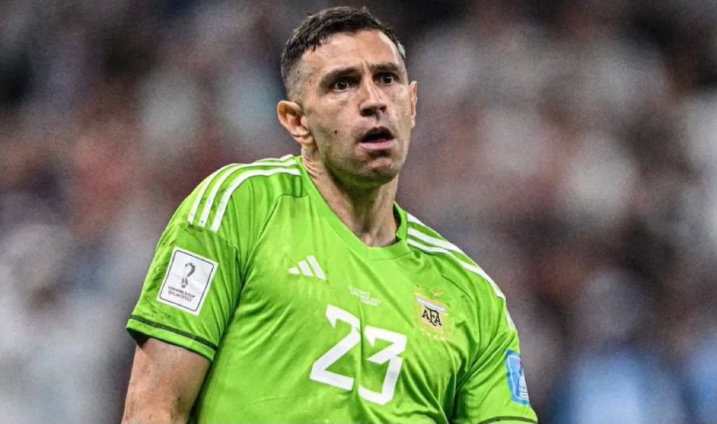 Juventus Withdraws from Dibu Martínez Pursuit Amid Aston Villa's Price Tag Strikes