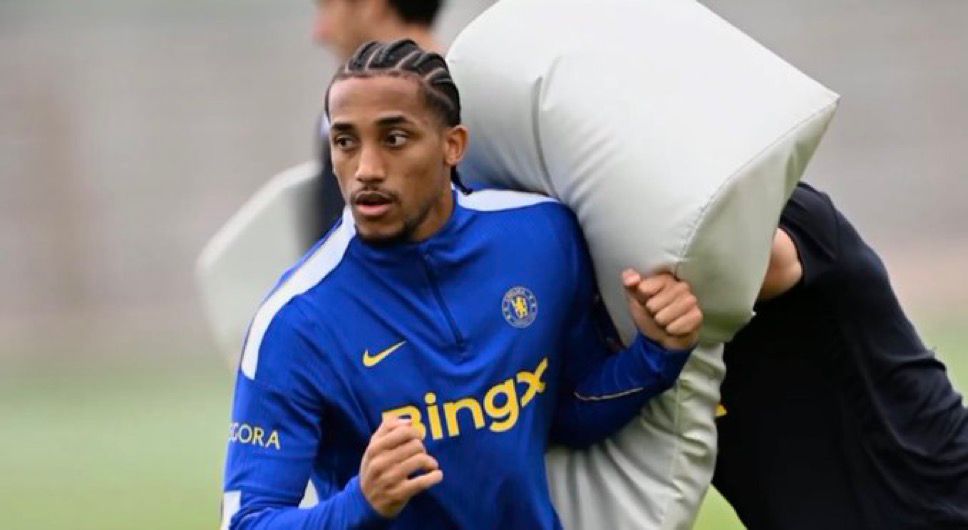 Chelsea Gears Up for Arsenal Showdown: A Rugby-Inspired Rivalry!